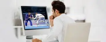 A BJJ White belt student learn from internet